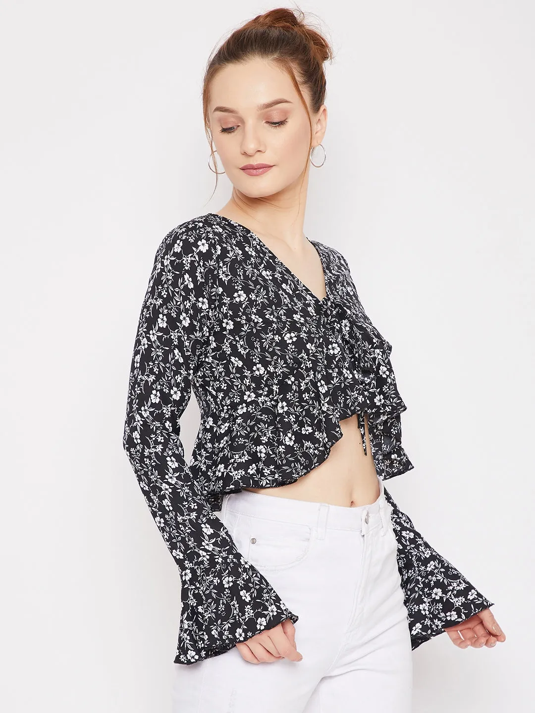 Berrylush Women Black & White Floral Ditsy Printed V-Neck Front Tie-Up Ruffled Crop Top