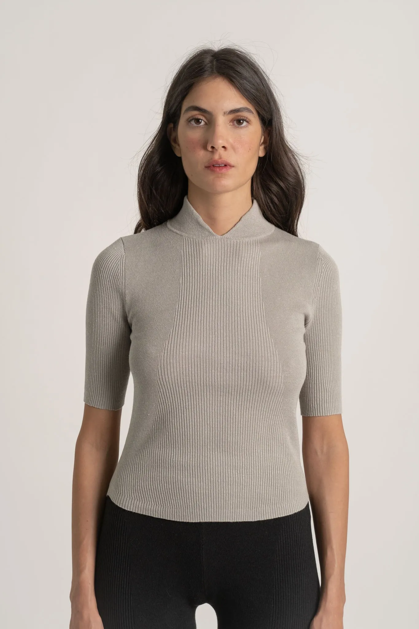 Ribbed Linen Entonnoir Top in Pebble Grey