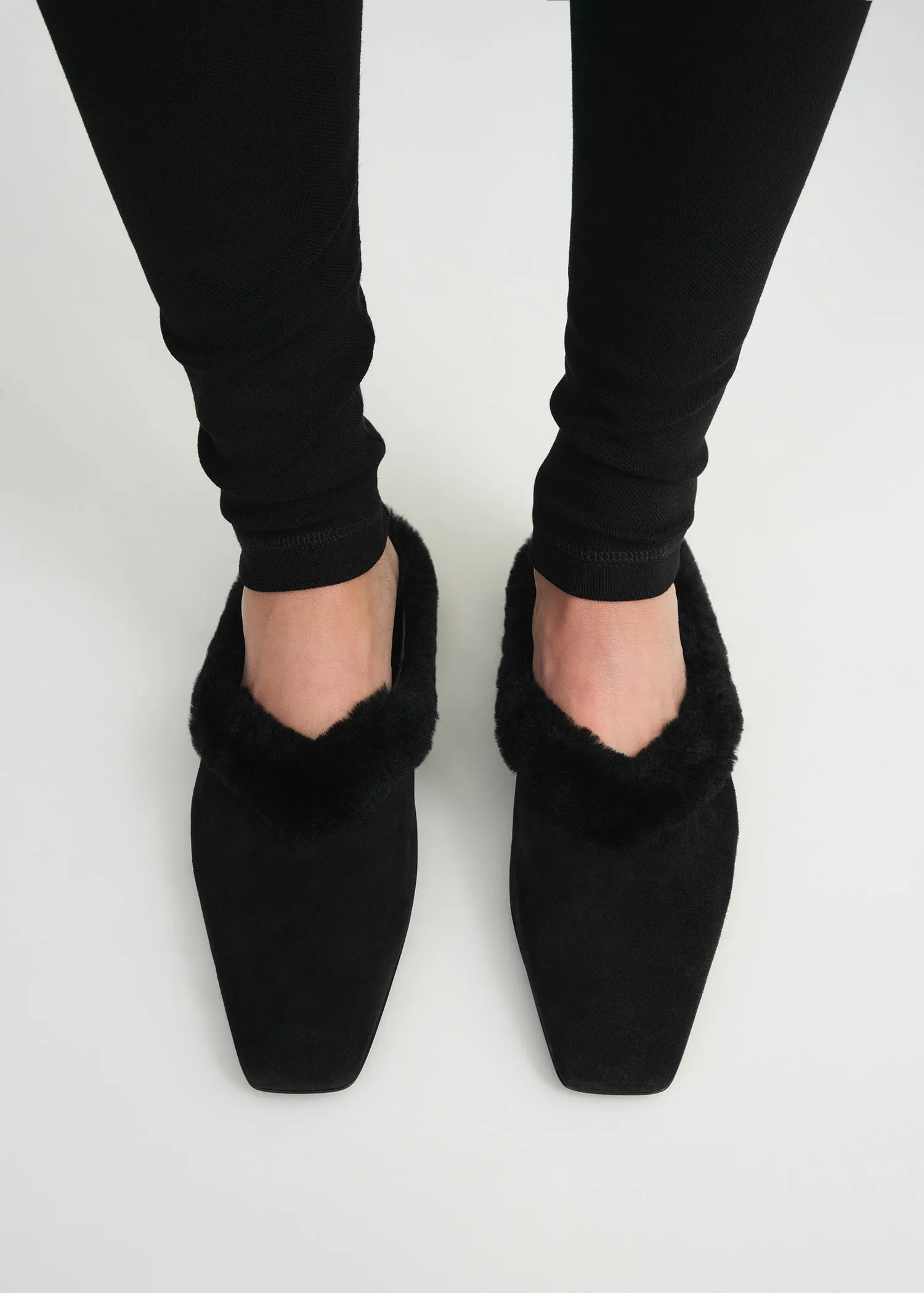 Shearling-edge slippers black