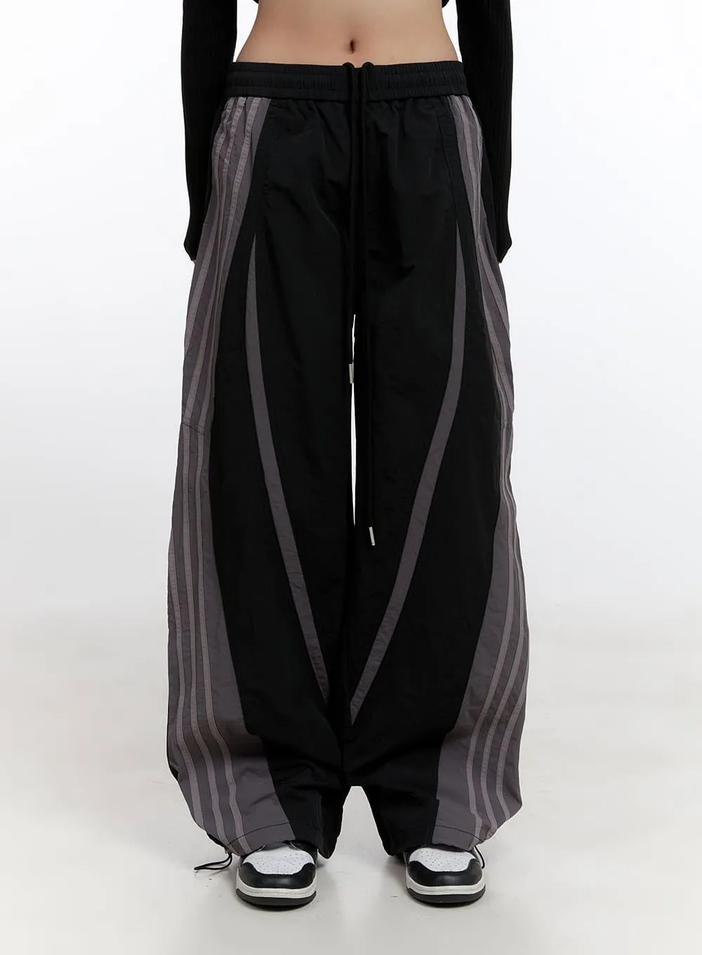 Striped Loose-Fit Trackpants  CN421