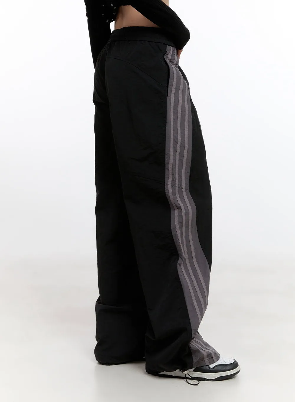 Striped Loose-Fit Trackpants  CN421