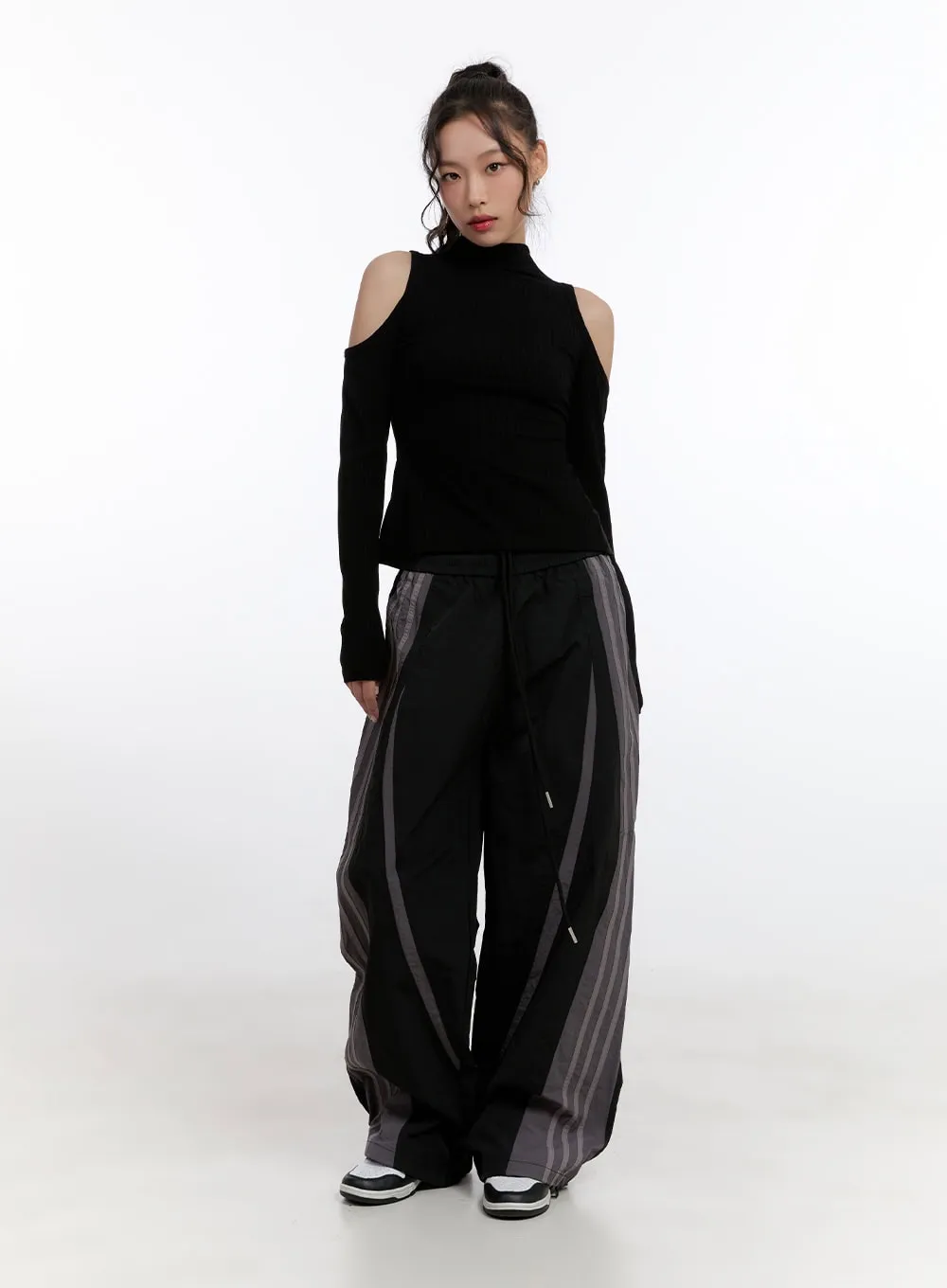 Striped Loose-Fit Trackpants  CN421