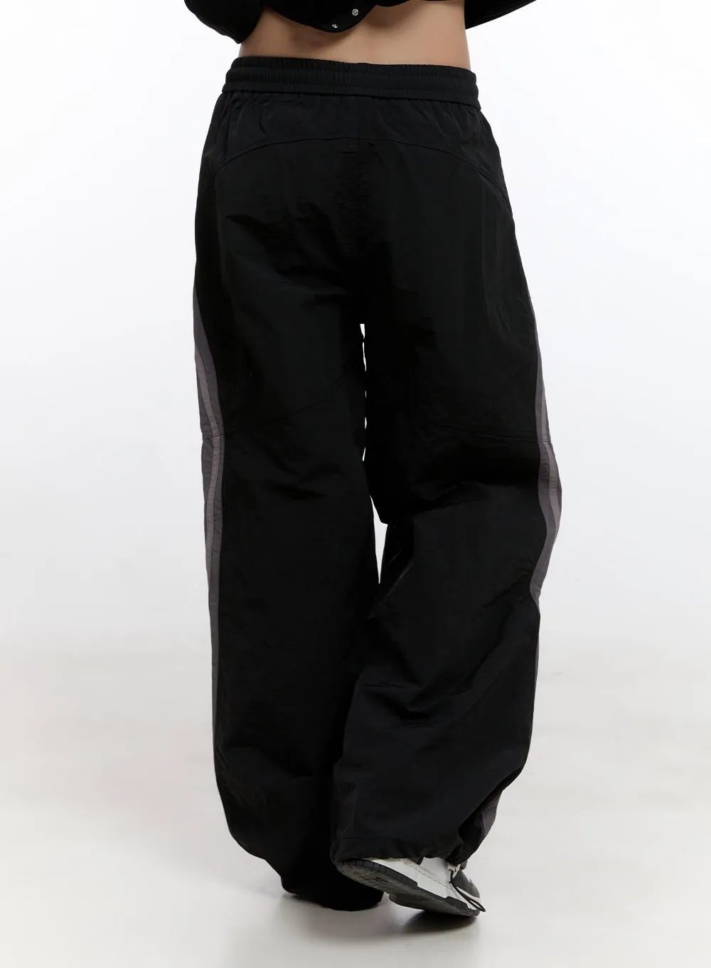 Striped Loose-Fit Trackpants  CN421