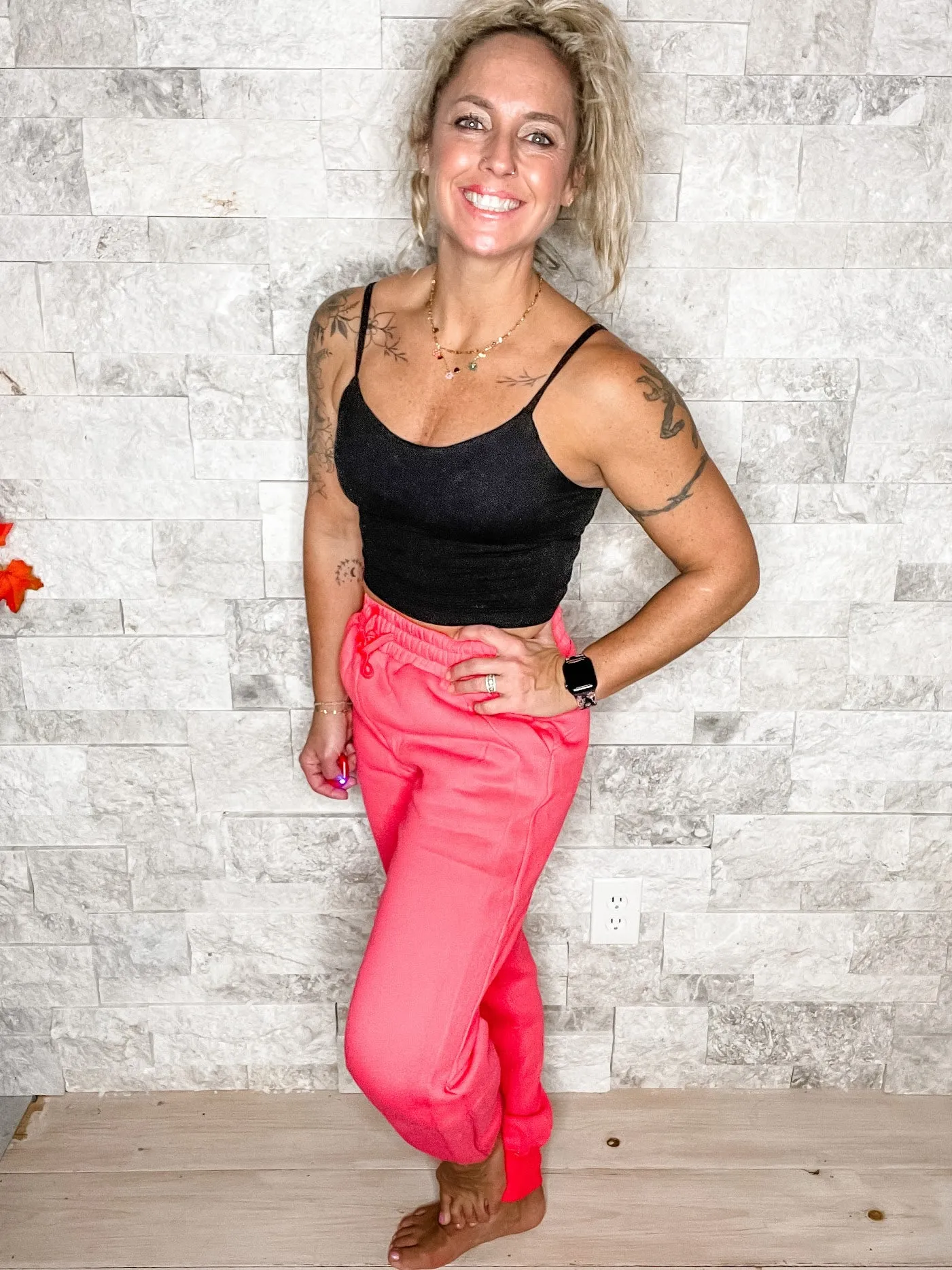 The Ava Joggers in Coral (S-2XL)