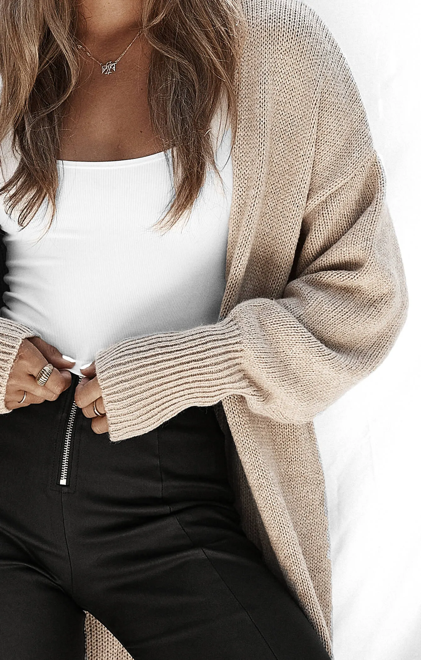 THE SIGNATURE CARDIGAN - BEIGE